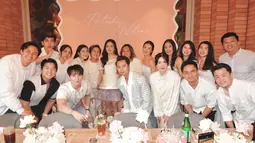 Tema pesta yang didominasi warna pink dan putih ini mencerminkan kepribadian Wilona yang kalem dan lembut. Meski dirayakan secara sederhana, bintang serial 'Little Mom' itu tetap menerima banyak ucapan selamat dari rekan-rekan selebriti melalui media sosial. (Liputan6.com/IG/@natashawilona12)