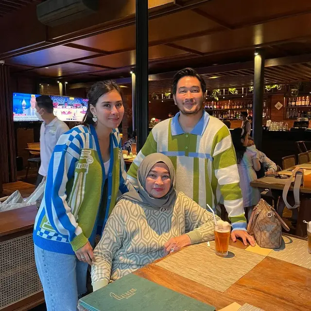 Farida Budyarti mengabadikan momen bersama Jeje dan Syahnaz (Instagram/ faridabudyarti50)