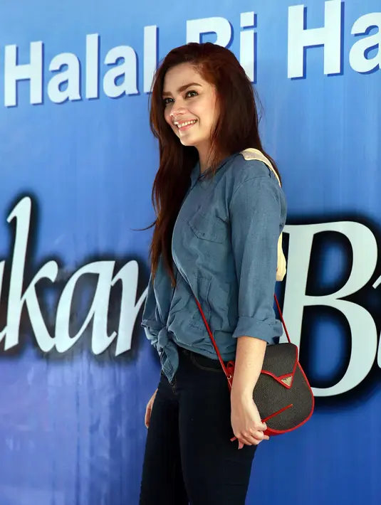 Nova Soraya dalam acara halal bihalal pemain 'Tukang Bubur Naik Haji'. Sinetron ini merupakan sinetron terpanjang yang pernah dibintanginya. (Deki Prayoga/Bintang.com)