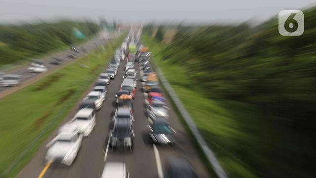 penerapan one way di KM 110 ruas tol Cikopo-Palimanan