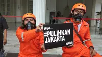 kelompok masyarakat yang menamakan diri Gerakan Inisiatif Bersihkan Udara Koalisi Semesta (Ibukota) mendatangi Balai Kota DKI Jakarta meminta agar pemerintah serius tangani polusi udara. (Foto: Liputan6/Giovani Dio Prasasti)