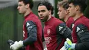 Kiper Arsenal asal Spanyol, David Raya (tengah) tiba untuk mengikuti sesi latihan tim di London Colney, utara London, pada Senin 4 Mei 2026. Arsenal dan Atletico Madrid akan menjalani laga hidup-mati pada leg kedua semifinal Liga Champions 2025/2026. (Glyn KIRK/AFP)