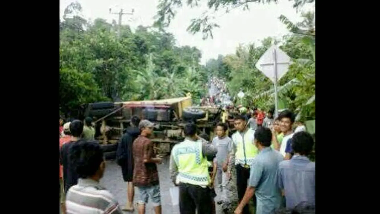 kecelakaan-pandeglang-140207c.jpg