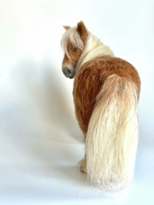 6 Potret Miniatur Hewan dari Dari Benang Wol,