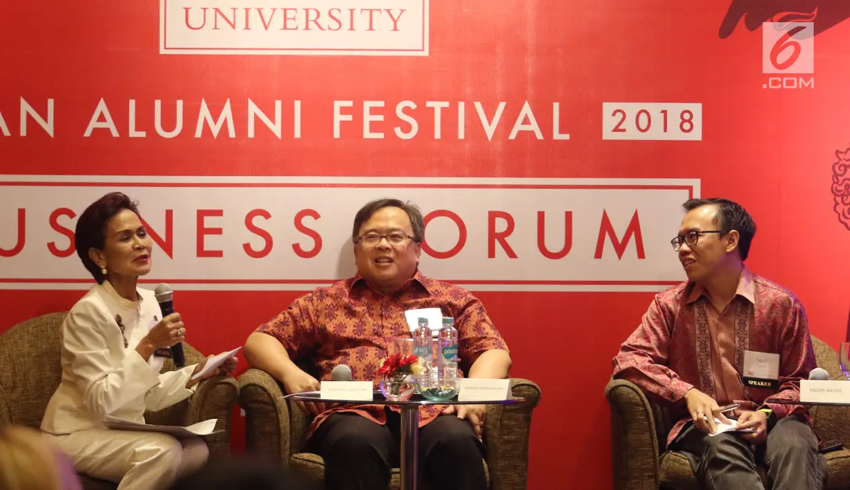 Kepala Bappenas Bambang Brodjonegoro (tengah), Moderator Miranda Goeltom dan Ketua Boston University Alumni Indonesia Didit Ratam pada acara Boston University Asian Alumni Festival 2018, Jakarta (3/11). (Liputan6.com/Angga Yuniar)