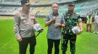 Zainudin Amali telah resmi mengundurkan diri sebagai Menteri Pemuda dan Olahraga (Menpora). Hal tersebut dijelaskan Zainudin saat melakukan kunjungan ke Stadion Gelora Bung Tomo, Surabaya, Senin (13/1/2023) siang WIB. (Bola.com/Wahyu Pratama)