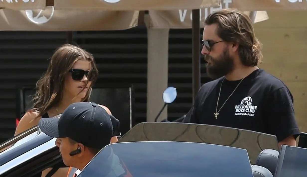 Kini Scott Disick dan Sofia Richie sendiri pun sudah kembali bersama. (E!)