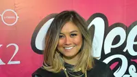 Agnes Monica baru saja kembali dari Amerika. Dalam kesempatan ini ia menyapa para penggemarnya di Mall Ciputra, Jakarta Barat, Sabtu (8/8/2015). (Wimbarsana/Bintang.com)