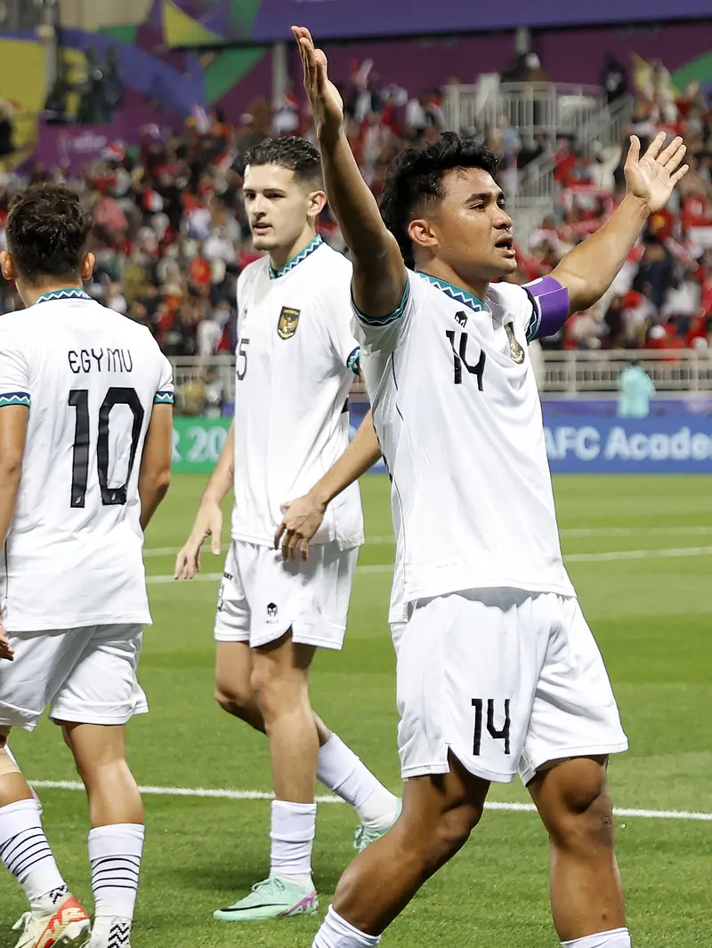 Kapten Timnas Indonesia, Asnawi Mangkualam, mencetak gol ke gawang Timnas Vietnam di Piala Asia 2023.