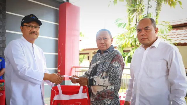 Mensos Gus Ipul Serahkan Bantuan Rp29 Miliar Lebih untuk Masyarakat Miskin dan Rentan di Kota Ambon