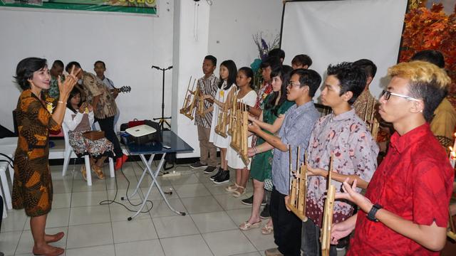 Jemaat Tuna Rungu Rayakan Natal