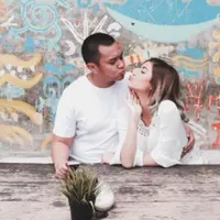 Jejak kemesraan hubungan Oka Mahendra putra dan Awkarin yang tertinggal di instagram. (Foto: instagram.com/awkarin)