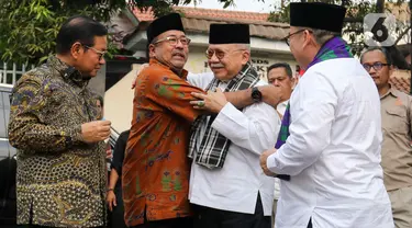 Bakal calon gubernur dan bakal calon wakil gubernur DKI Jakarta, Pramono Anung dan Rano Karno saat bertemu dengan mantan Gubernur DKI Jakarta Fauzi Bowo di Museum MH Thamrin, Jakarta, Selasa (3/9/2024). (Liputan6.com/Herman Zakharia)