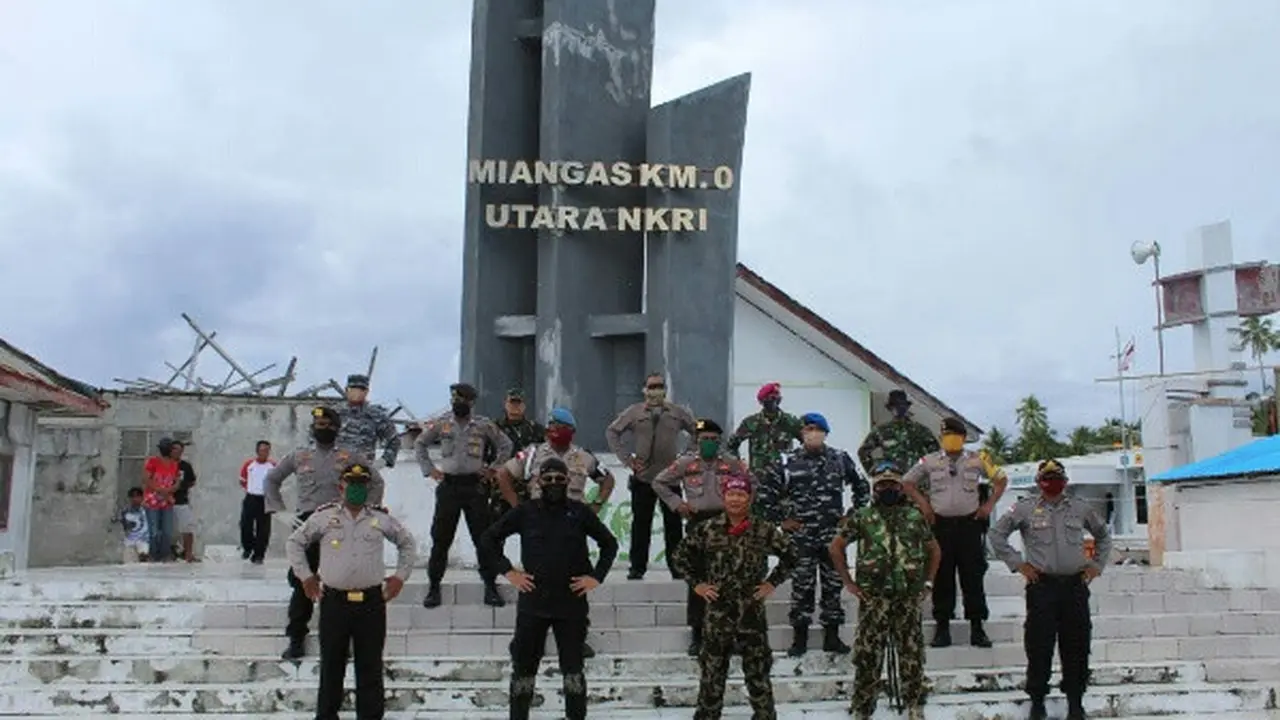 Tugu perbatasan RI - Filipina di Pulau Miangas, Kabuoaten Kepulauan Talaud, Sulut.