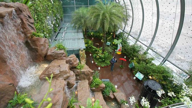 7 bandara istimewa ini membuat pengunjung tak lagi merasa bosan saat menunggu jadwal penerbangan yang sedang di delay.