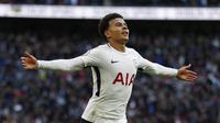Pemain Tottenham Hotspur, Dele Alli mencetak satu gol saat timnya menang atas Liverpool pada laga Premier League di Wembley Stadium, London, (22/10/2017). Tottenham menang 4-1. (AFP/IKIMAGES/Ian Kington)