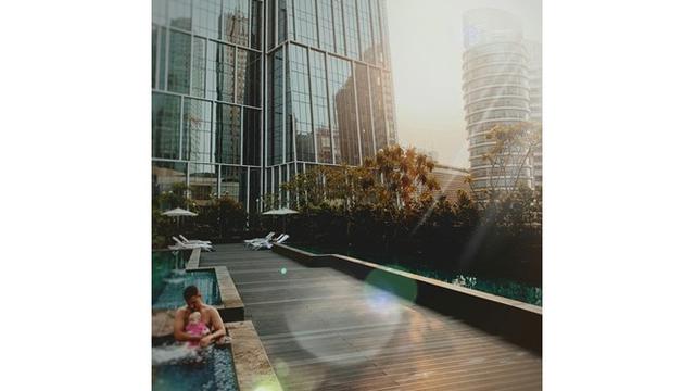 6 Potret Kebersamaan Raisa, Hamish dan Putrinya, Bikin Gemas