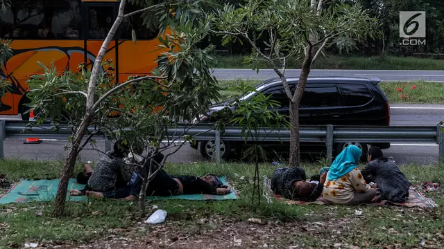 Menfaatkan Rest Area, Pemudik Istirahat Sejenak