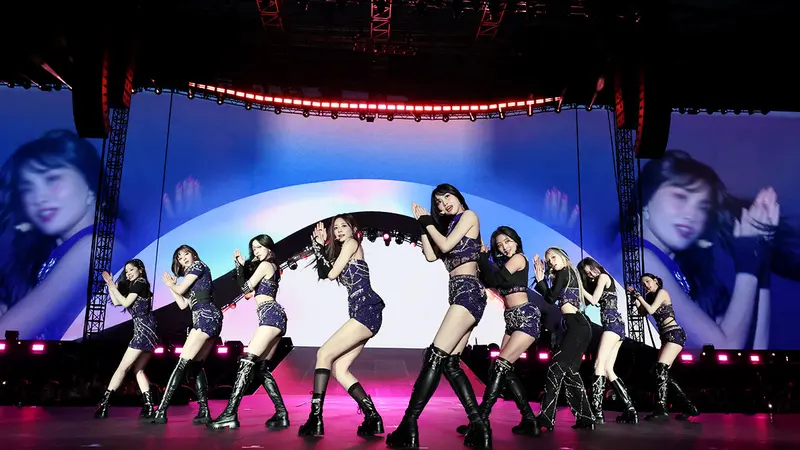 Sold Out! TWICE Jadi Girl Group K-pop Pertama yang Akan Konser di