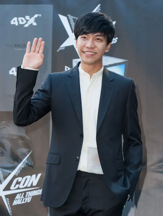 “Bukan hanya soal penampilan, namun sekarang Lee Seung Gi sangat disiplin. Dirinya sangat mengikuti aturan militer. Dia memang prajurit sungguhan,” lanjut Lee Soo Geun saat diwawancara. (AFP/Bintang.com)