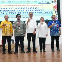 Rapat Koordinasi Pembinaan Konstruksi se-Kalimantan Timur di Auditorium Kantor Wali Kota Bontang, Rabu (8/10/2025).