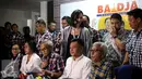 Selebritis Sophia Latjuba turut hadir saat memberi keterangan pers terkait penetapan tersangka Basuki Tjahaja Purnama atau Ahok oleh Bareskrim Polri di Jalan Borobudur 18, Jakarta Pusat, Rabu (16/11). (Liputan6.com/Faizal Fanani)