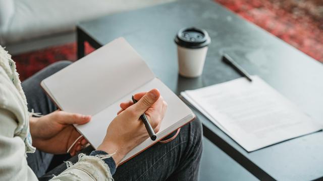 5 Hobi Seru untuk Si Introvert Agar Tetap Kreatif, Coba Yuk!