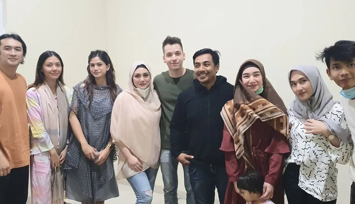 Celine Evangelista (Instagram/ustdzrizamuhammad)