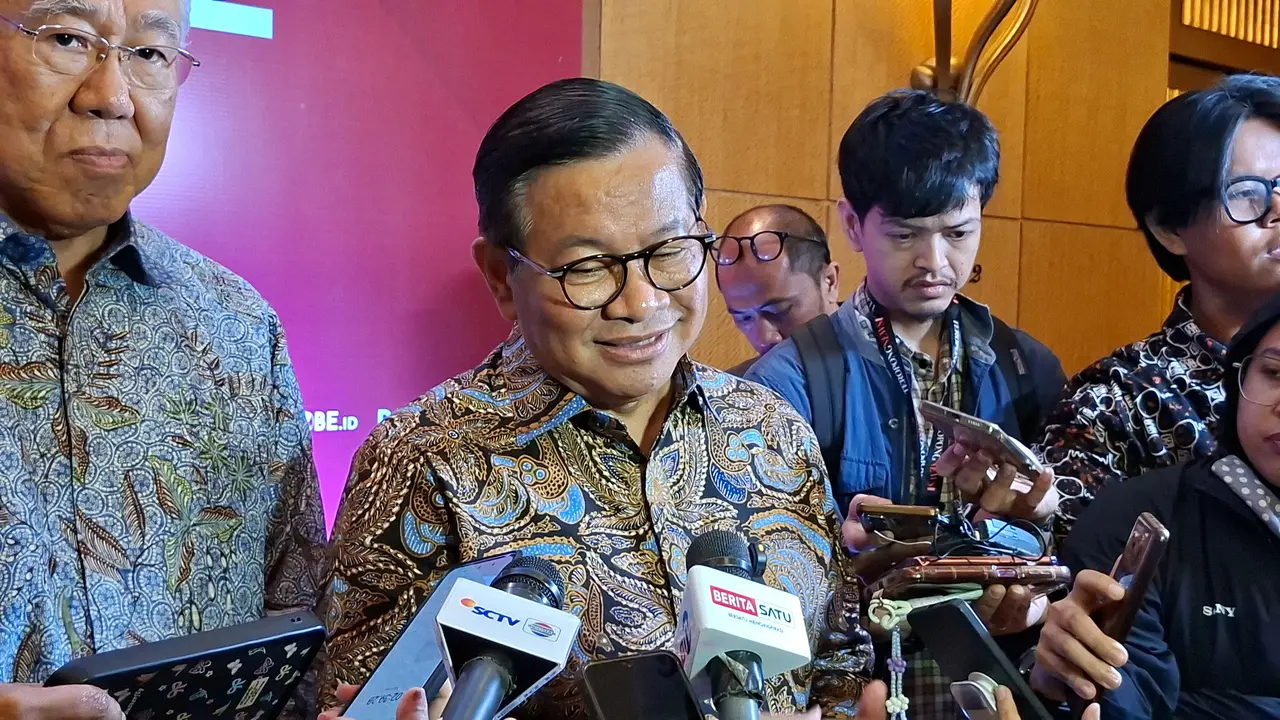 Gubernur DKI Jakarta, Pramono Anung saat ditemui di Hotel Mulia, Senayan, Jakarta, Rabu (10/12/2025). (Foto: Liputan6.com/Arief RH)