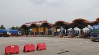 Kondisi Tol Cipali hari pertama larangan mudik di Cirebon, 6-17 Mei 2021. (Liputan6.com/Panji Prayitno)