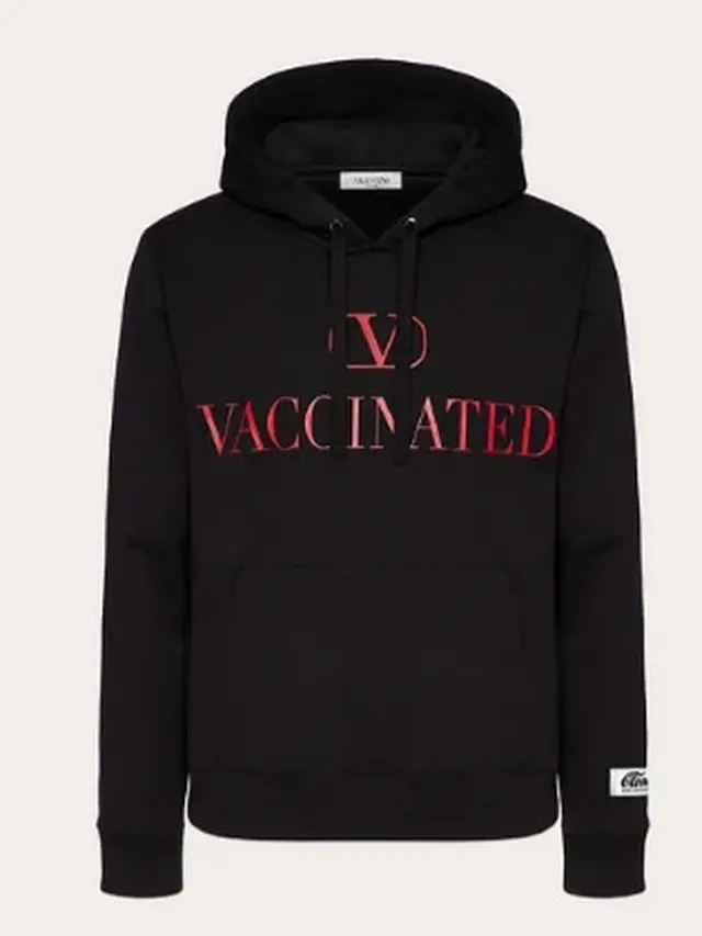 Valentino Kenalkan Hoodie Vaksinasi, Berapa Harganya?