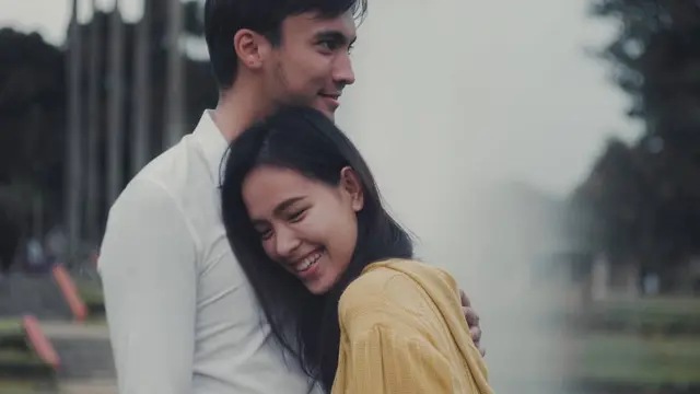 6 Momen Manis Rendy Kjaernett 'FTV' dan Istri yang Jarang Tersorot