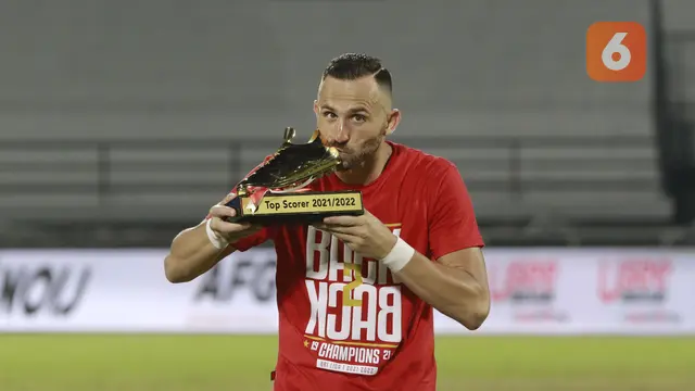 Pemain Bali United Ilija Spasojevic Meraih Trofi Top Scorer BRI Liga 1 2021/2022