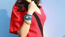 Elvira Devinamira pun mengaku rela merogoh kocek dalam-dalam untuk membeli sebuah jam tangan yang menurutnya bagus.  (Deki Prayoga/Bintang.com)
