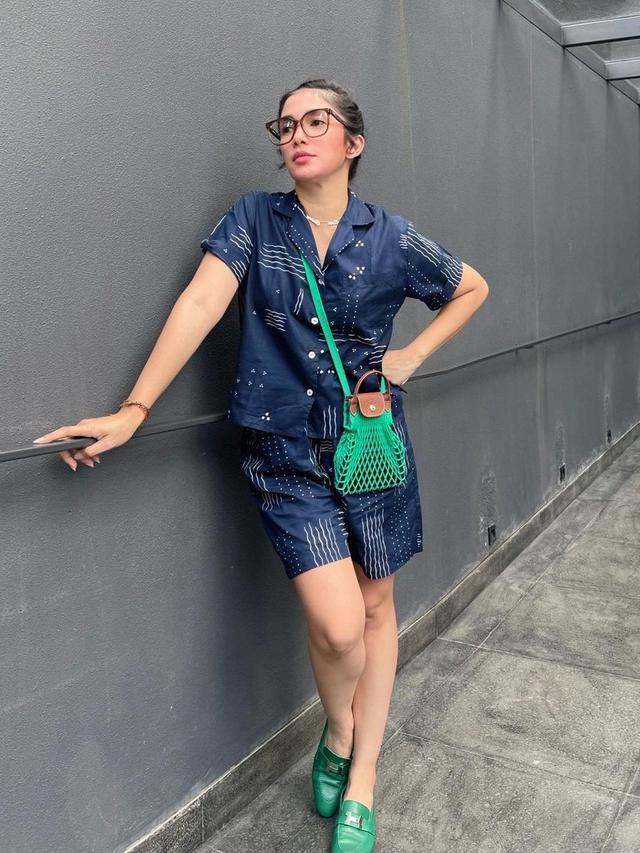 6 Potret Terbaru Ussy Sulistiawaty Usai Turun Berat Badan 27 Kg, Bak ABG