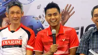 Pemain PB Djarum Kudus, Tontowi Ahmad (tengah), termotivasi untuk membawa klubnya meraih gelar juara pada Kejuaraan Nasional (Kejurnas) Bulutangkis PBSI 2016. (Bola.com/Romi Syahputra)