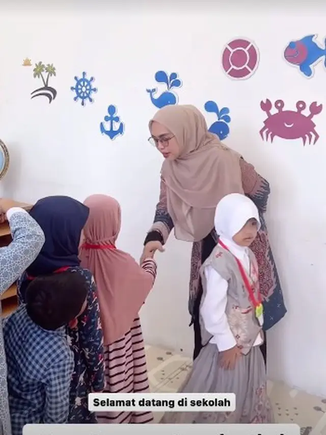 8 Potret Ria Ricis Dirikan Sekolah untuk Anak Usia Dini, Ikut Mengajar
