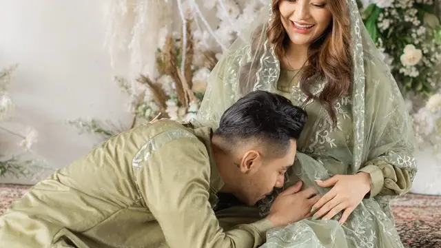 Potret Tasyakuran 4 Bulanan Kehamilan Siti Badriah (credit: instagram/krisjianabah)