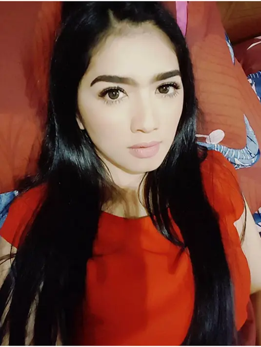 "Ya namanya gosip, tersebar cepat, apalagi yang miring-miring. Ya terserah mereka mau ngomong apa. Kasihan aja sama Angel, baru kemarin, nanti inframe sama siapa kena lagi," tutur Daniel Karamoy. (Instagram/realangelkaramoy)