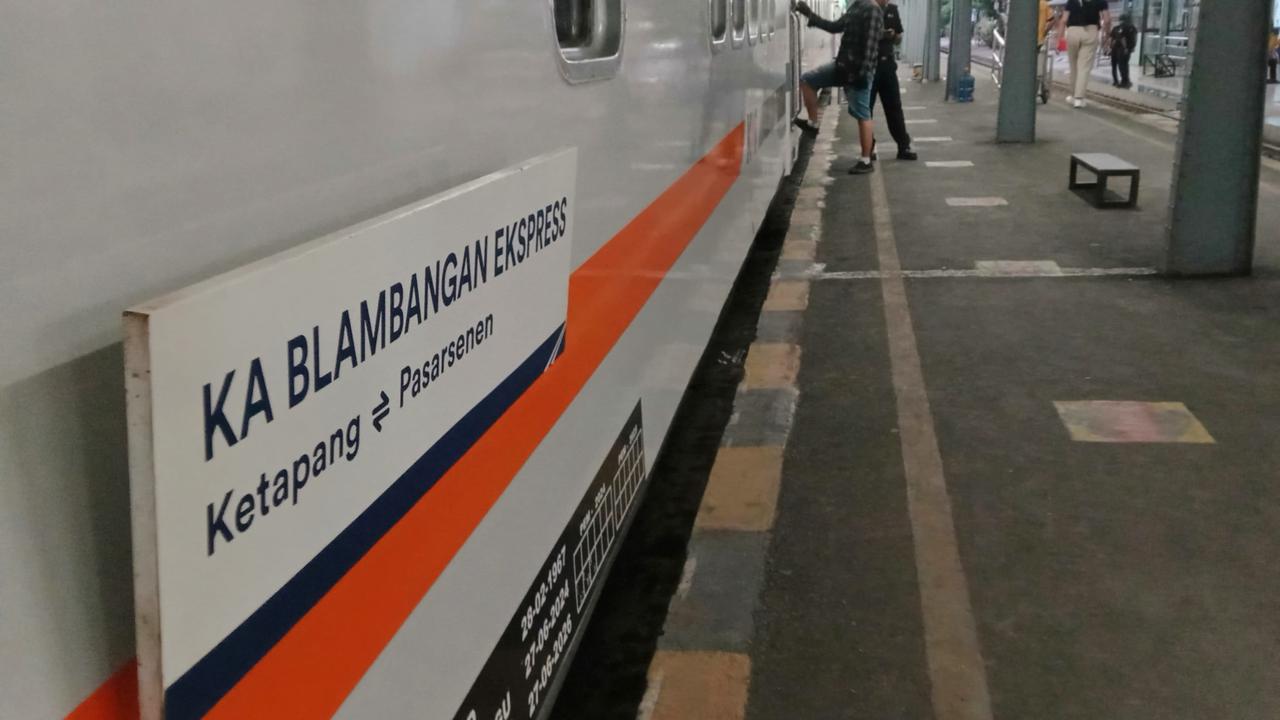 KA Blambangan Ekspress Rute Stasiun Ketapang- Stasiun Pasar Senen Jakarta  bersiap untuk berangkat dari Staisun Ketapang Banyuwangi (Istimewa)