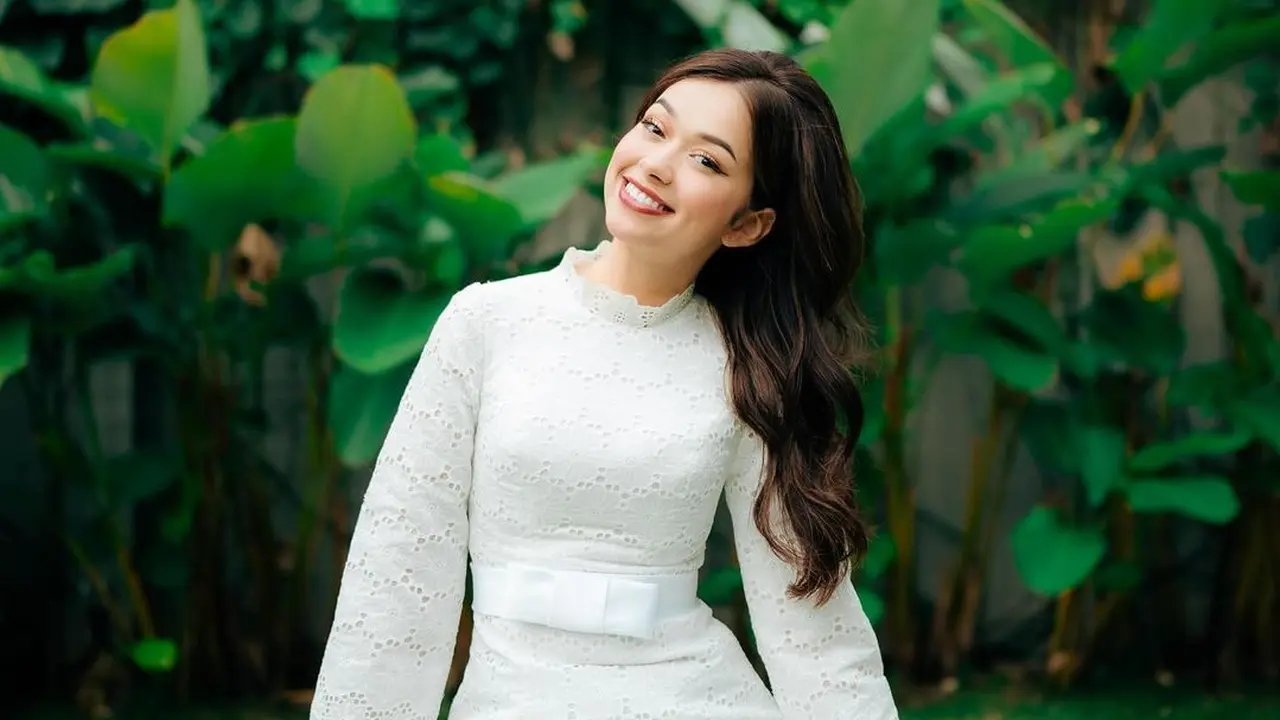 6 Gaya Rebecca Klopper Rayakan Ulang Tahun ke-23 dengan Sentuhan Vintage Elegan, Intimate Bareng Sahabat ‘Mermaid in Love’