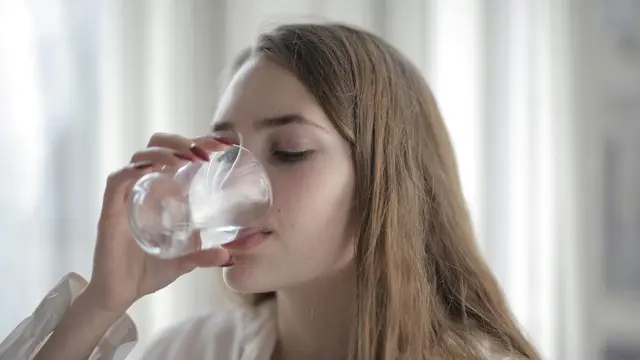 minum air putih saat musim panas