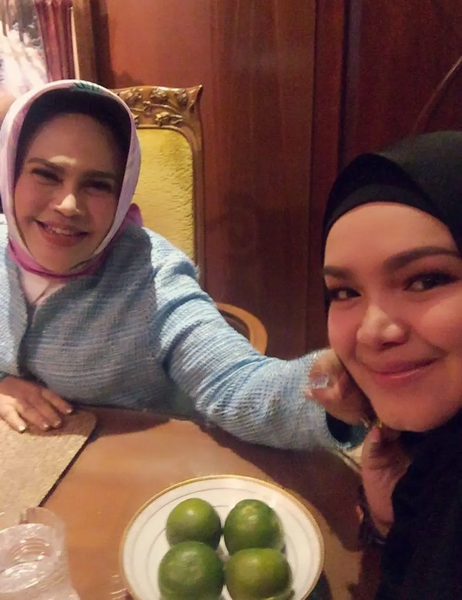 Siti Nurhaliza dikunjungi Hetty Koes Endang [foto: instagram/ctdk]