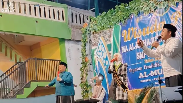 Tampil Berhijab, Ini 6 Momen Kelulusan Penyanyi Jihan Audy