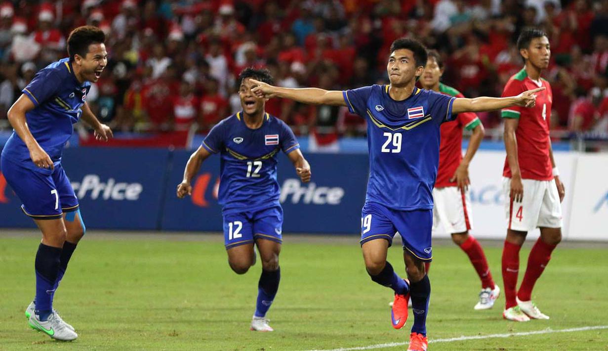 Rungrat Phumichantuk mencetak dua gol ke gawang Indonesia U-23. (Bola.com/Arief Bagus)