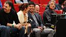 Manny Pacquiao saat menyaksikan pertandingan NBA antara Miami Heat dan Milwaukee Bucks, AS, Rabu (28/1/2015). (Dailymail)