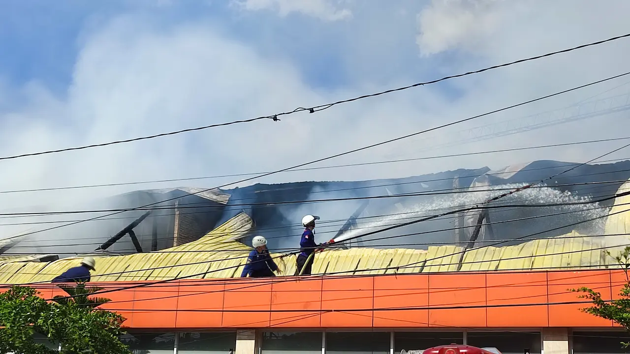 Kebakaran Rumah Sakit Umum Salak di Jalan Sudirman, Kota Bogor, Jawa Barat diduga berasal dari gedung instalasi farmasi Madenkes.