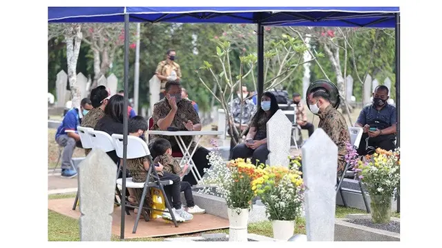 7 Momen Keluarga SBY Ziarah ke Makam Ani Yudhoyono di Hari Ulang Tahun Pernikahan