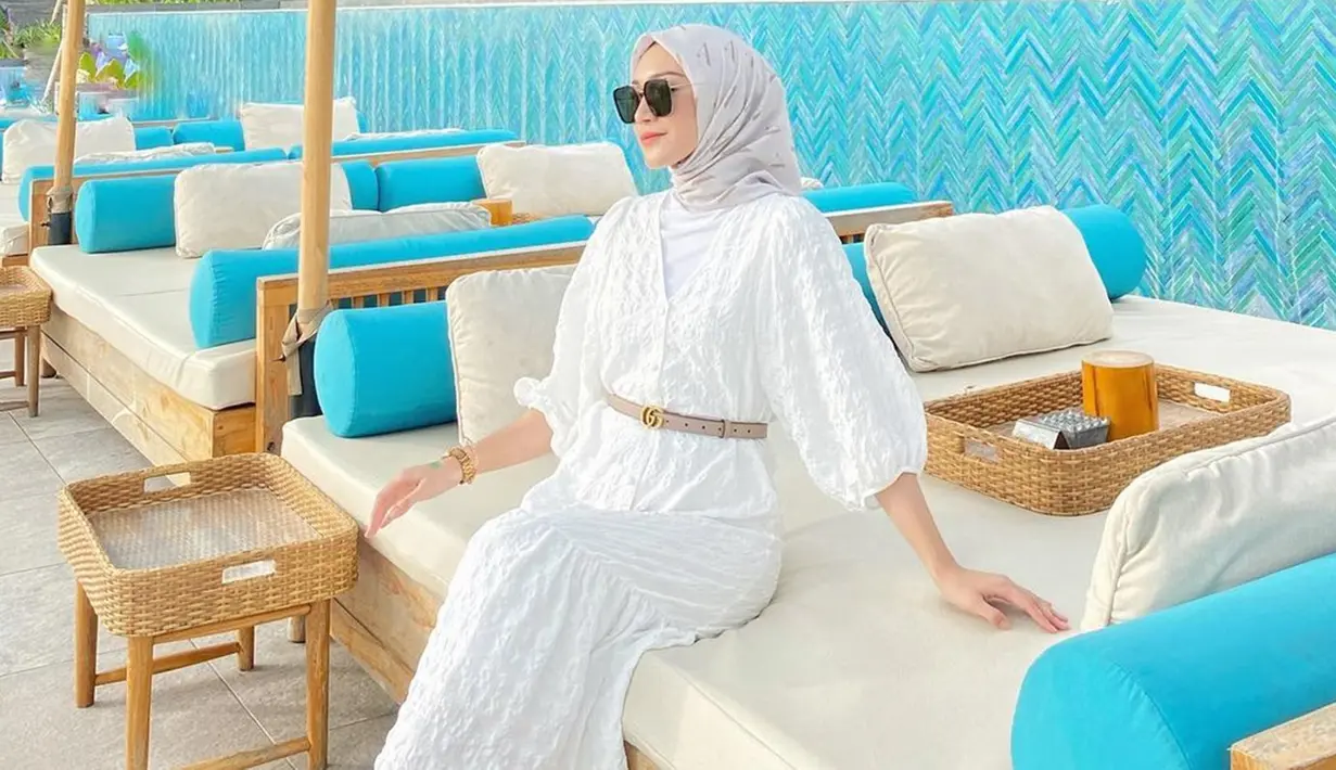 Terlihat ceria etelah menjadi single mom, Melody Prima pun menikmati momen liburannya di Bali. Tidak hanya healing, ia juga siap move on dan memulai lembaran baru. (Liputan6.com/IG/@melodyprima)