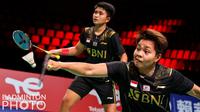 Pasangan Indonesia, Apriyani Rahayu / Putri Syaikah melawan pasangan Prancis, Margot Lambert/ Anne Tran pada matchday kedua Piala Uber 2020 di Ceres Arena, Aarhus, Denmark, Senin (11/10/2021). (Badminton Photo/Yohan Nonotte)